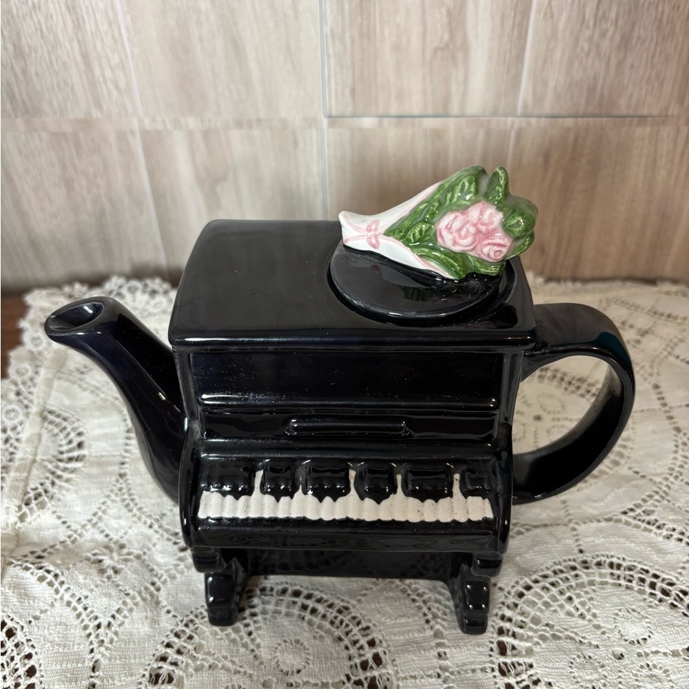 Mini Piano Musical Black Teapot with Floral Bouquet Top Accent